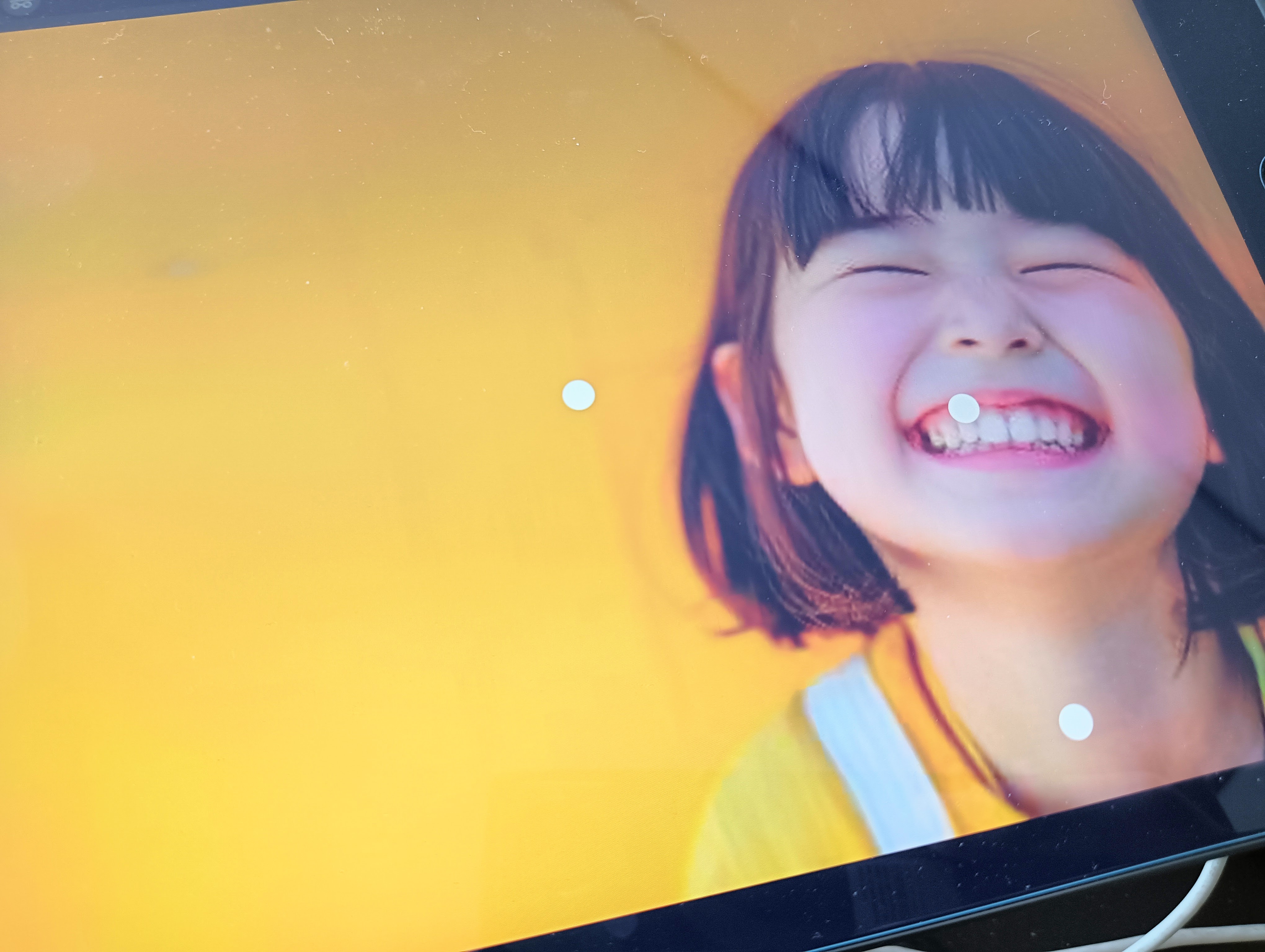 口角を上げるだけで、何か楽しくなる気がする…